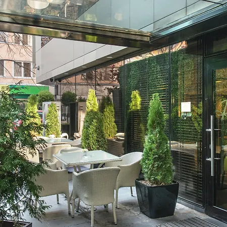 Rosslyn Thracia Hotel