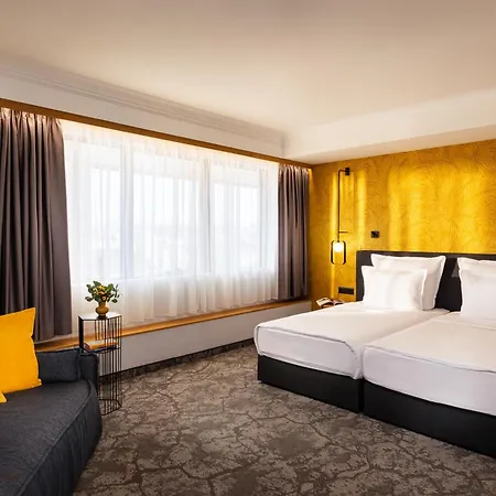 Rosslyn Thracia Hotel