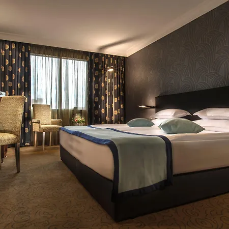 מלון Rosslyn Thracia 4*