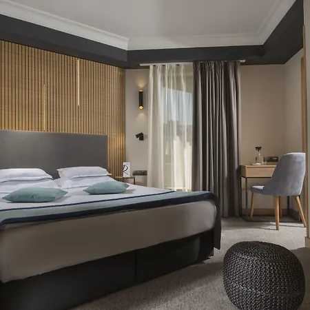 Rosslyn Thracia Sofia