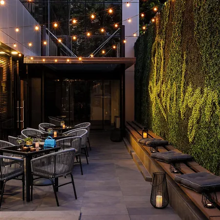 Rosslyn Thracia Hotel