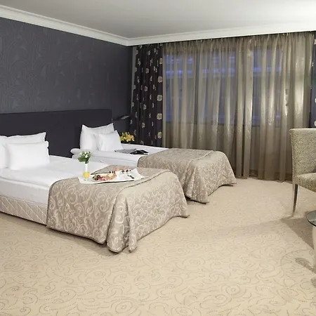 מלון Rosslyn Thracia 4*