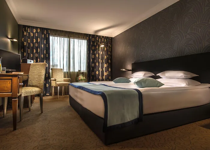 מלון Rosslyn Thracia 4*