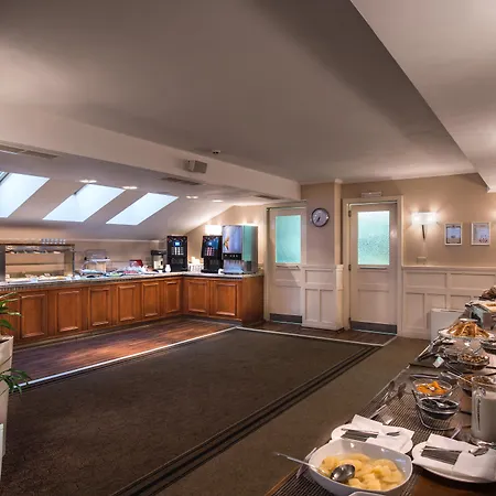 Rosslyn Thracia Hotel