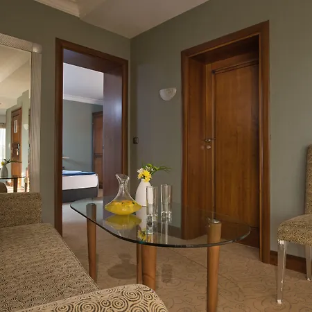 Rosslyn Thracia Hotel