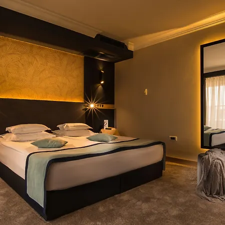 Rosslyn Thracia Hotel