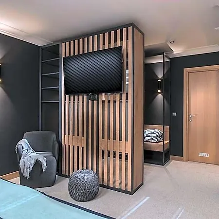Rosslyn Thracia Sofia