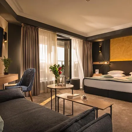Rosslyn Thracia Hotel