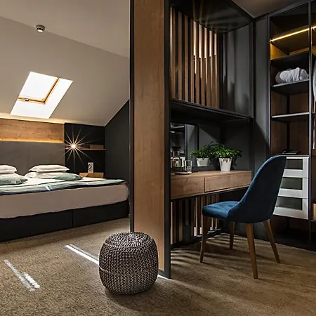 Rosslyn Thracia Sofia