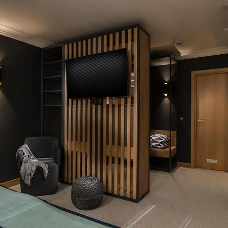 Rosslyn Thracia Hotel