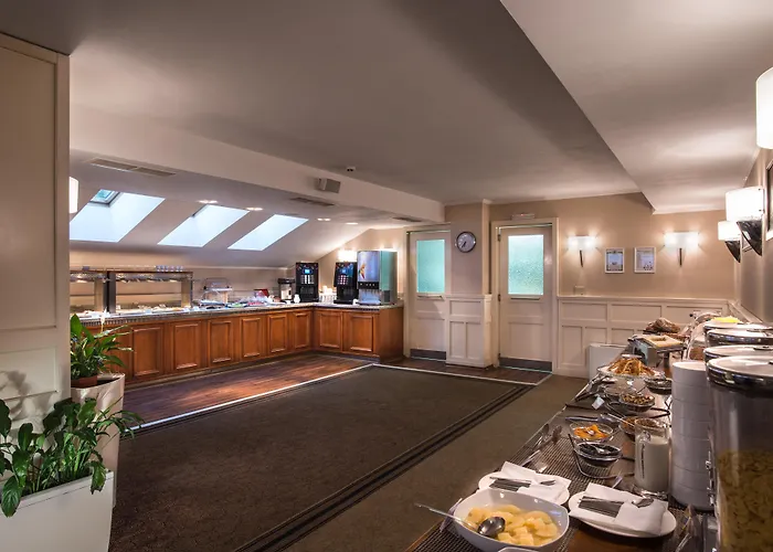 Rosslyn Thracia Hotel