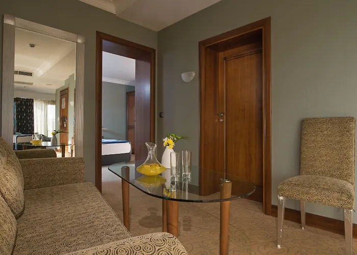 Rosslyn Thracia Hotel