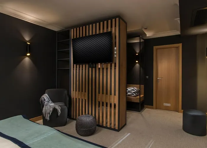 Rosslyn Thracia Hotel