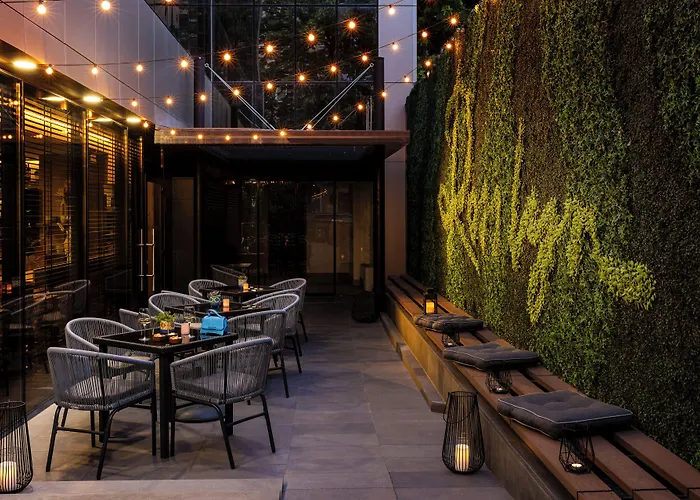 Rosslyn Thracia Hotel