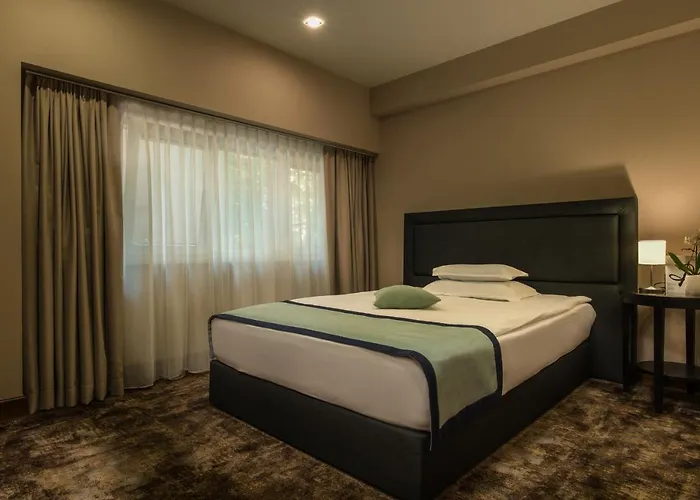 Rosslyn Thracia Hotel