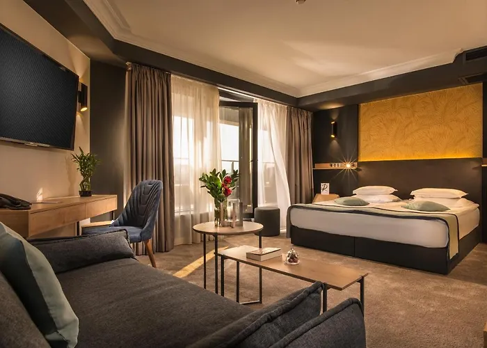 Rosslyn Thracia Hotel